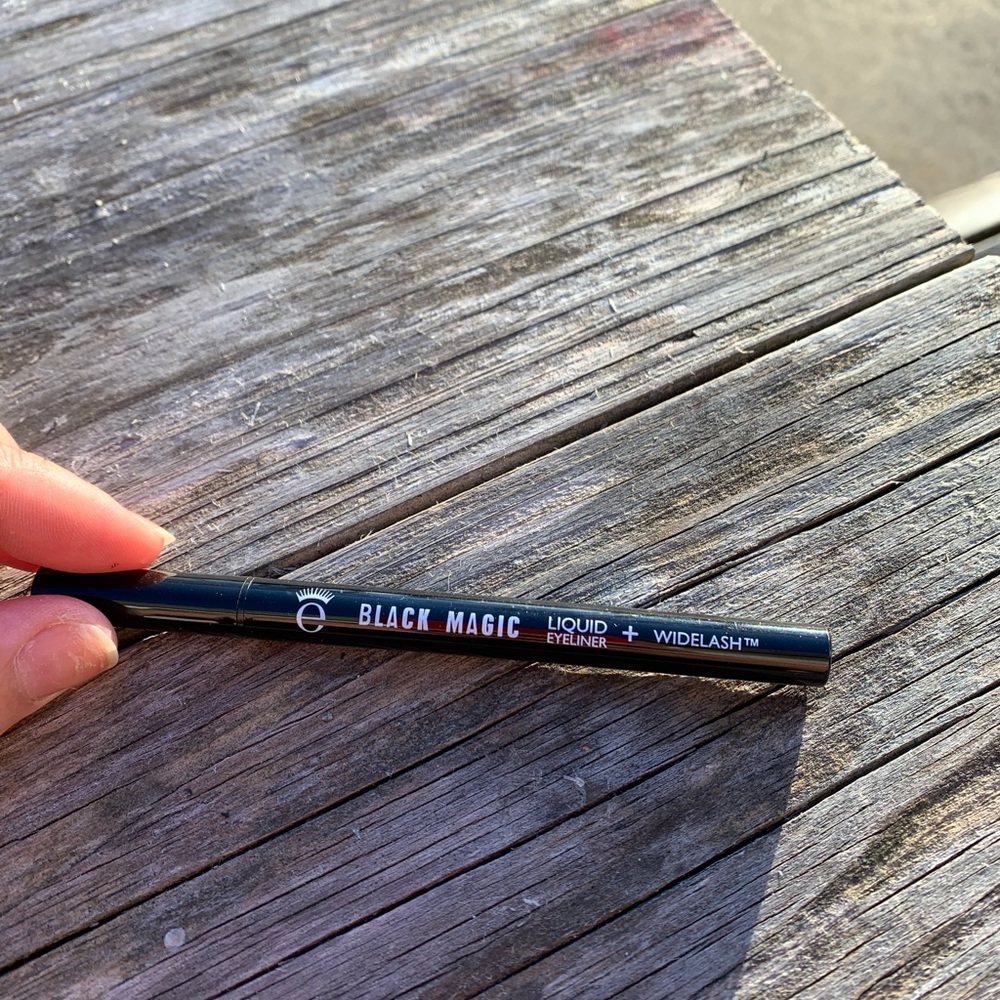 Eye-liner
